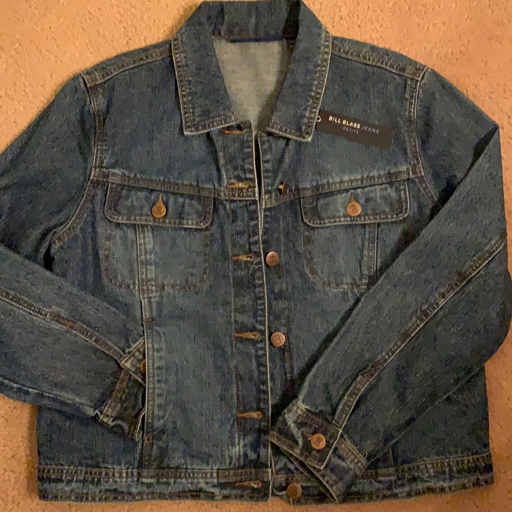 Nearly new Bill Blass jean jacket, 2 patch pockets/2 slit pockets, size PL.